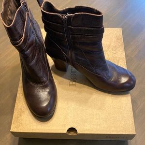 Born Chyler Heeled Ankle Boots Side Zipper /Buckle Leather